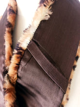 Charger l'image dans la galerie, 1940s – 1950s Leopard Print Fur Stole
