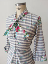 Laden Sie das Bild in den Galerie-Viewer, 1940s - SPARWICK, UK - Outstanding Zippered Front Dress - W28.5 (72cm)
