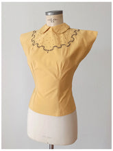 Carica l'immagine nel visualizzatore di Gallery, 1940s 1950s - Stunning Embroidered Cotton Blouse - W27.5 (70cm)
