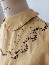 Carica l'immagine nel visualizzatore di Gallery, 1940s 1950s - Stunning Embroidered Cotton Blouse - W27.5 (70cm)
