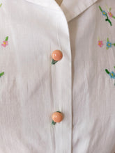 Cargar imagen en el visor de la galería, 1940s - Adorable Embroidered Cotton Blouse - Sz 46
