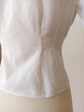 Cargar imagen en el visor de la galería, 1940s - Adorable Embroidered Cotton Blouse - Sz 46
