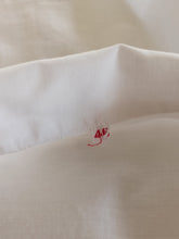 Cargar imagen en el visor de la galería, 1940s - Adorable Embroidered Cotton Blouse - Sz 46
