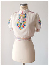 Cargar imagen en el visor de la galería, 1940s - Precious Hungarian Gauze Blouse - W30 (76cm)
