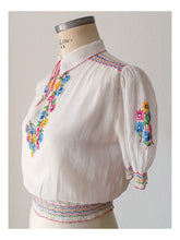 Cargar imagen en el visor de la galería, 1940s - Precious Hungarian Gauze Blouse - W30 (76cm)
