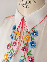 Cargar imagen en el visor de la galería, 1940s - Precious Hungarian Gauze Blouse - W30 (76cm)
