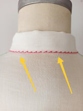 Cargar imagen en el visor de la galería, 1940s - Precious Hungarian Gauze Blouse - W30 (76cm)
