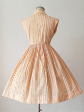 Charger l'image dans la galerie, 1950s 1960s - Adorable Textured Cotton Dress - W26 (66cm)

