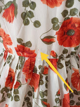 Load image into Gallery viewer, 1950s 1960s - Gorgeous French Floral Dress - W27.5 (70cm)
