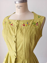 Charger l'image dans la galerie, 1950s 1960s - FRANCE - Adorable Green Embroidery Dress - W28.5 (72cm)
