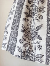 Load image into Gallery viewer, 1950s - PARIS - Elegant Novelty Print Cotton Dress - W26 (66cm)
