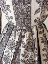 Load image into Gallery viewer, 1950s - PARIS - Elegant Novelty Print Cotton Dress - W26 (66cm)
