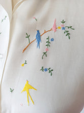 Load image into Gallery viewer, 1950s - Adorable Embroidered Birds Rayon Blouse - W30 (76cm)
