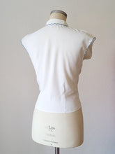 Load image into Gallery viewer, 1950s - Adorable Embroidered Birds Rayon Blouse - W30 (76cm)
