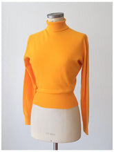 Charger l'image dans la galerie, 1950s - PRINGLE, Scotland - Golden Orange Cashmere Sweater - Sz 36

