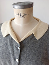 Charger l'image dans la galerie, 1950s - BONWIT - PRINGLE, Scotland - Gorgeous Cashmere Cardigan - Sz 40

