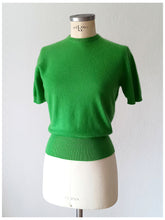 Laden Sie das Bild in den Galerie-Viewer, 1950s - PRINGLE, Scotland - Green Cashmere Jumper - Sz S/M
