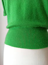 Laden Sie das Bild in den Galerie-Viewer, 1950s - PRINGLE, Scotland - Green Cashmere Jumper - Sz S/M
