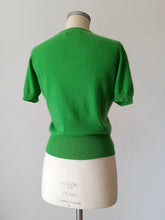 Laden Sie das Bild in den Galerie-Viewer, 1950s - PRINGLE, Scotland - Green Cashmere Jumper - Sz S/M
