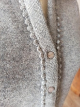 Load image into Gallery viewer, 1950s - DALTON, USA - Exquisite Grey Cashmere Cardigan
