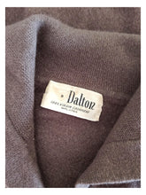Laden Sie das Bild in den Galerie-Viewer, 1950s - DALTON, USA - Mushroom Brown Cashmere Cardigan
