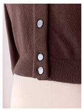Laden Sie das Bild in den Galerie-Viewer, 1950s - DALTON, USA - Mushroom Brown Cashmere Cardigan
