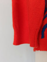 Laden Sie das Bild in den Galerie-Viewer, 1950s 1960s - PRINGLE, Scotland - Intarsia Cashmere Sweater - Sz M/L
