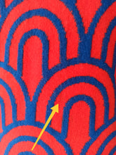 Laden Sie das Bild in den Galerie-Viewer, 1950s 1960s - PRINGLE, Scotland - Intarsia Cashmere Sweater - Sz M/L
