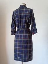 Charger l'image dans la galerie, 1940s - VIYELLA, UK - Gorgeous Tartan Shirtwaister Dress - W27.5 (70cm)
