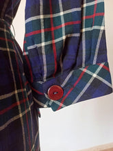 Charger l'image dans la galerie, 1940s - VIYELLA, UK - Gorgeous Tartan Shirtwaister Dress - W27.5 (70cm)
