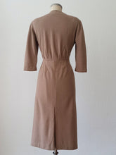 Laden Sie das Bild in den Galerie-Viewer, 1940s - JERSEY MADREN, Paris - Elegant Jersey Wool Dress - W27.5 (70cm)

