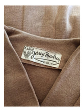 Laden Sie das Bild in den Galerie-Viewer, 1940s - JERSEY MADREN, Paris - Elegant Jersey Wool Dress - W27.5 (70cm)
