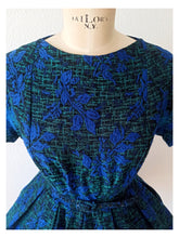 Cargar imagen en el visor de la galería, 1950s - FRANCE - Stunning Textured Wool Dress
