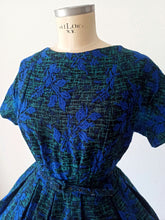 Cargar imagen en el visor de la galería, 1950s - FRANCE - Stunning Textured Wool Dress
