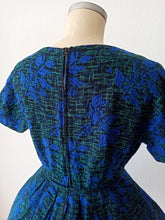 Cargar imagen en el visor de la galería, 1950s - FRANCE - Stunning Textured Wool Dress
