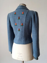 Laden Sie das Bild in den Galerie-Viewer, 1940s - JENAX, USA - Collectable Embroidered Wool Ski Jacket - Sz Medium
