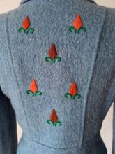 Laden Sie das Bild in den Galerie-Viewer, 1940s - JENAX, USA - Collectable Embroidered Wool Ski Jacket - Sz Medium
