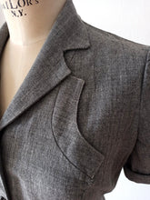 Carica l'immagine nel visualizzatore di Gallery, 1940s - ELAN, France - Exquisite Grey Wool Dress - W29 (74cm)
