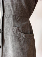 Carica l'immagine nel visualizzatore di Gallery, 1940s - ELAN, France - Exquisite Grey Wool Dress - W29 (74cm)
