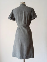 Carica l'immagine nel visualizzatore di Gallery, 1940s - ELAN, France - Exquisite Grey Wool Dress - W29 (74cm)
