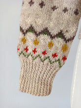 Load image into Gallery viewer, 1950s - GUNN REISS, Norway - Gorgeous Hand-knitted Wool Cardigan - Sz M
