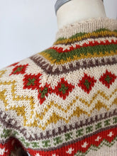 Load image into Gallery viewer, 1950s - GUNN REISS, Norway - Gorgeous Hand-knitted Wool Cardigan - Sz M

