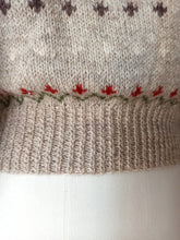 Load image into Gallery viewer, 1950s - GUNN REISS, Norway - Gorgeous Hand-knitted Wool Cardigan - Sz M
