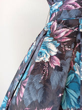 Load image into Gallery viewer, 1950s - Stunning Roseprint Cotton Dress - W29 (74cm)
