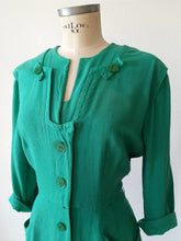Load image into Gallery viewer, 1940s - RICHARD MARCUS, USA - Delightful Emerald Rayon Dress - W31.5 (80cm)

