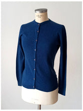 Load image into Gallery viewer, 1950s 1960s - BALLANTYNE, Scotland - Gorgeous Cashmere Cardigan
