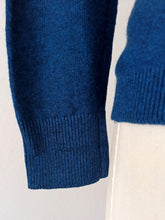 Load image into Gallery viewer, 1950s 1960s - BALLANTYNE, Scotland - Gorgeous Cashmere Cardigan
