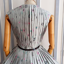 Load image into Gallery viewer, 1940s 1950s - Fabulous Atomic Print Silk Dress - W27 (68cm)
