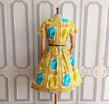 Load image into Gallery viewer, 1950s 1960s - Adorable Massive Roses Dress - W27.5 (70cm)
