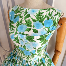 Load image into Gallery viewer, 1950s 1960s - Stunning  Floral Print Full Skirt Dress - W24 (62cm)
